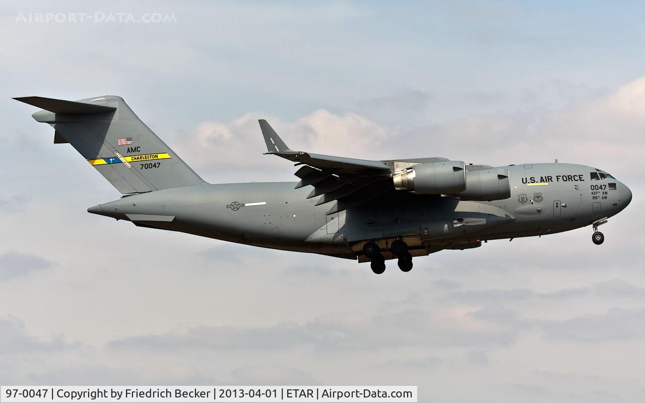 97-0047, 1997 Boeing C-17A Globemaster III C/N P-47, on final RW26