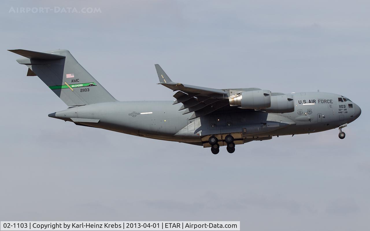 02-1103, 2002 Boeing C-17A Globemaster III C/N P-103, on final RW 08