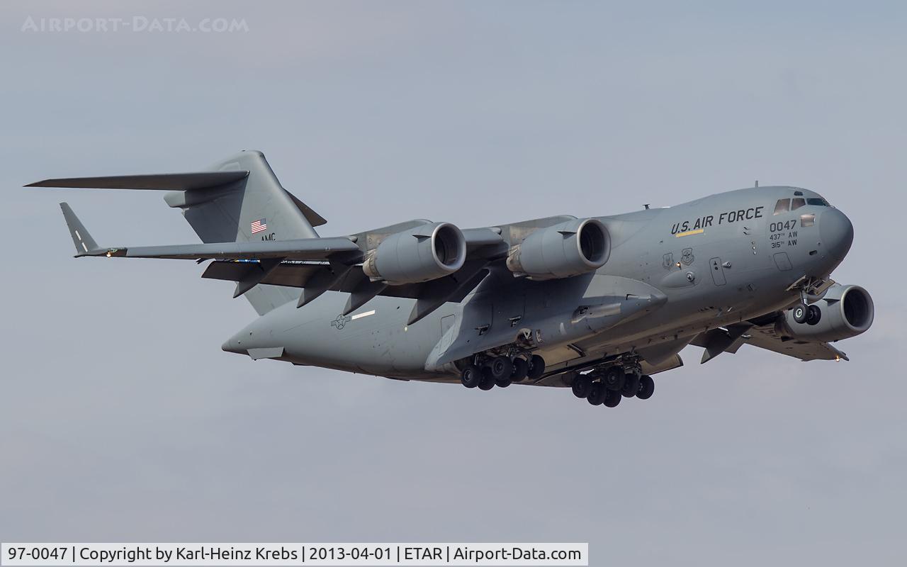 97-0047, 1997 Boeing C-17A Globemaster III C/N P-47, on final RW 08