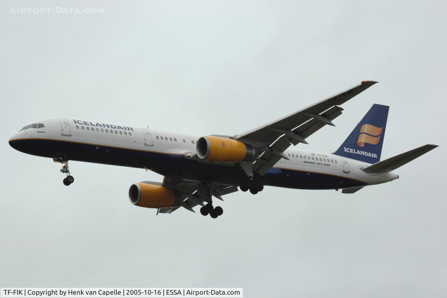 TF-FIK, 1992 Boeing 757-2Y0/F C/N 26151, Icelandair Boeing 757-200 approaching Stockholm Arlanda airport, Sweden.