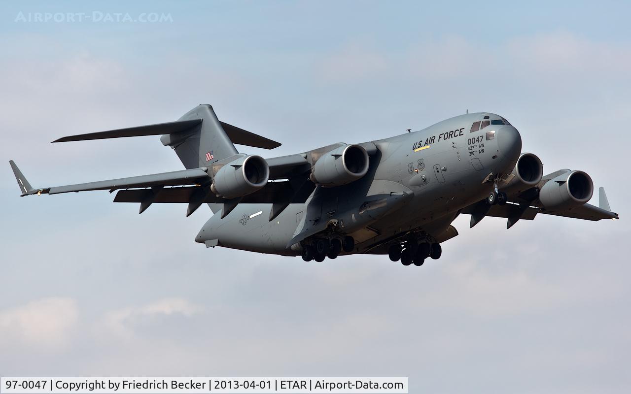 97-0047, 1997 Boeing C-17A Globemaster III C/N P-47, on final RW08