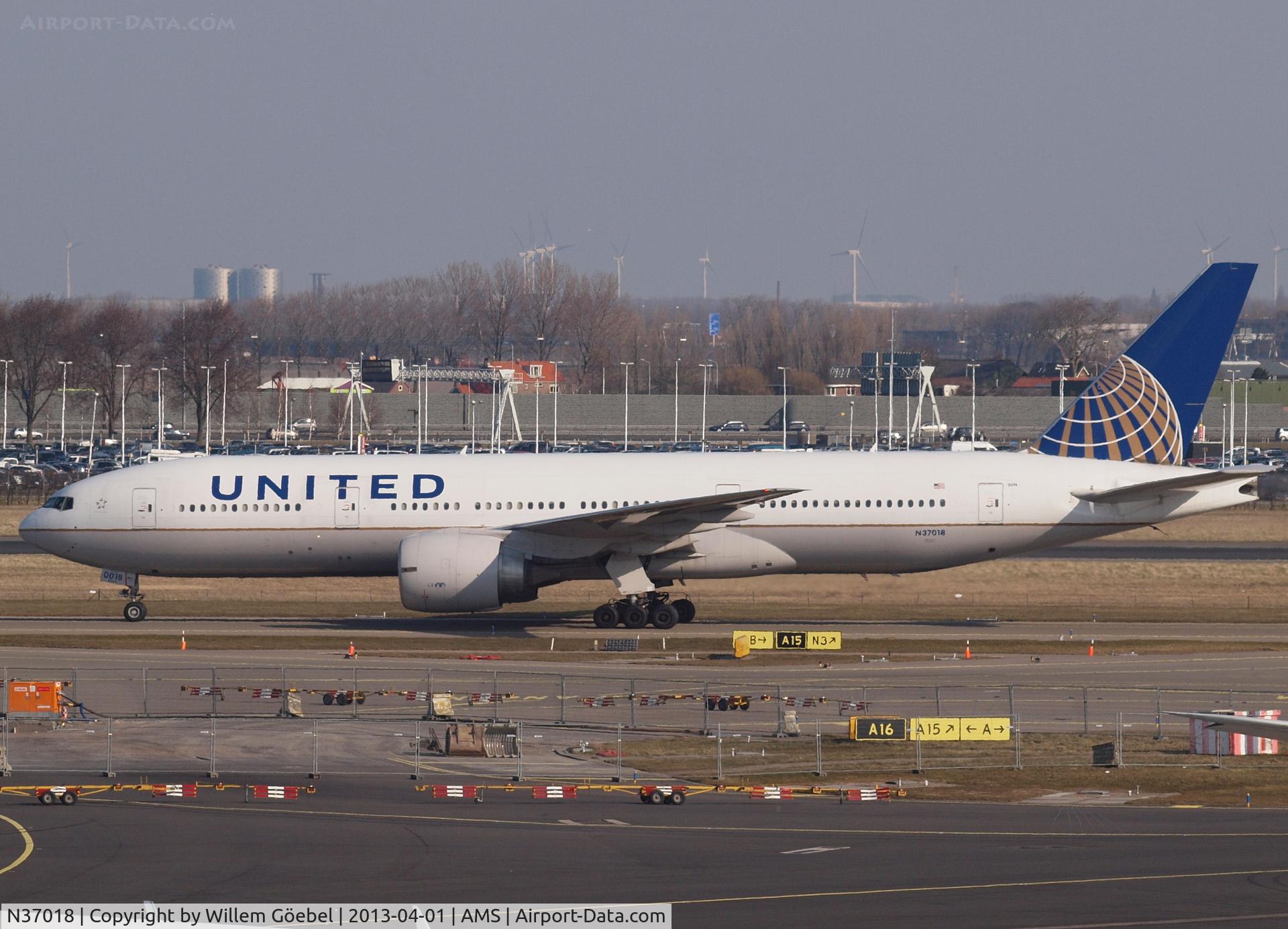 N37018, 2002 Boeing 777-224 C/N 31680, Arrival on Schiphol Airport