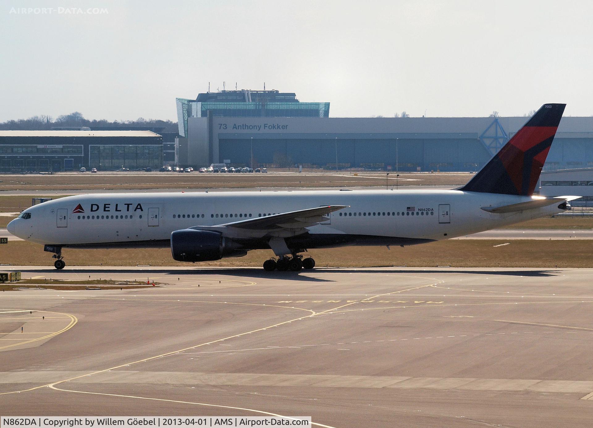N862DA, 1999 Boeing 777-232 C/N 29734, Arrival on Schiphol Airport and taxi to the gate