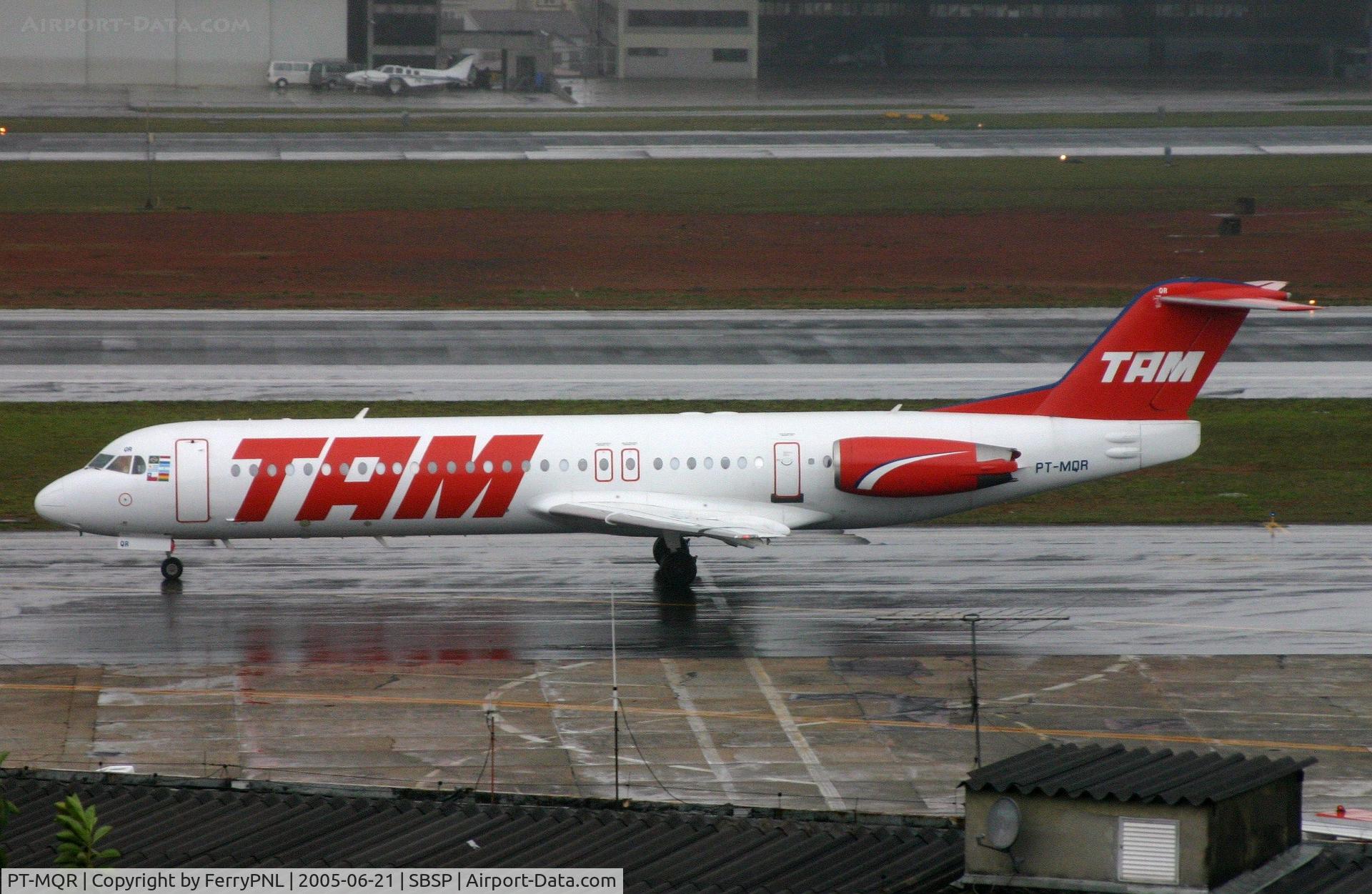 PT-MQR, 1992 Fokker 100 (F-28-0100) C/N 11421, TAM Fk100 on a rainy day