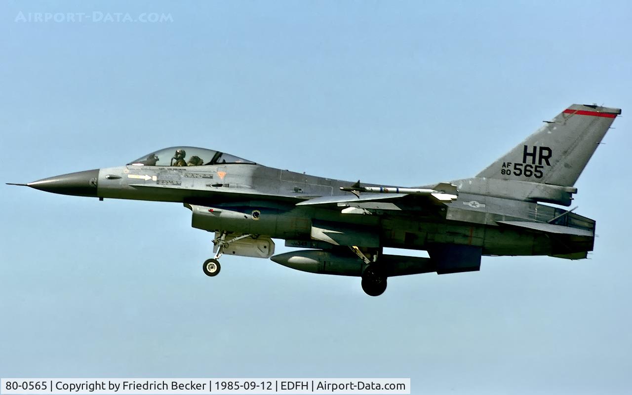 80-0565, General Dynamics F-16A Fighting Falcon C/N 61-286, on final RW21