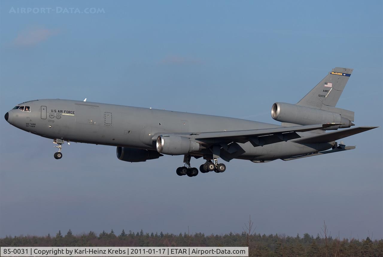 85-0031, 1985 McDonnell Douglas KC-10A Extender C/N 48236, on final RW 26