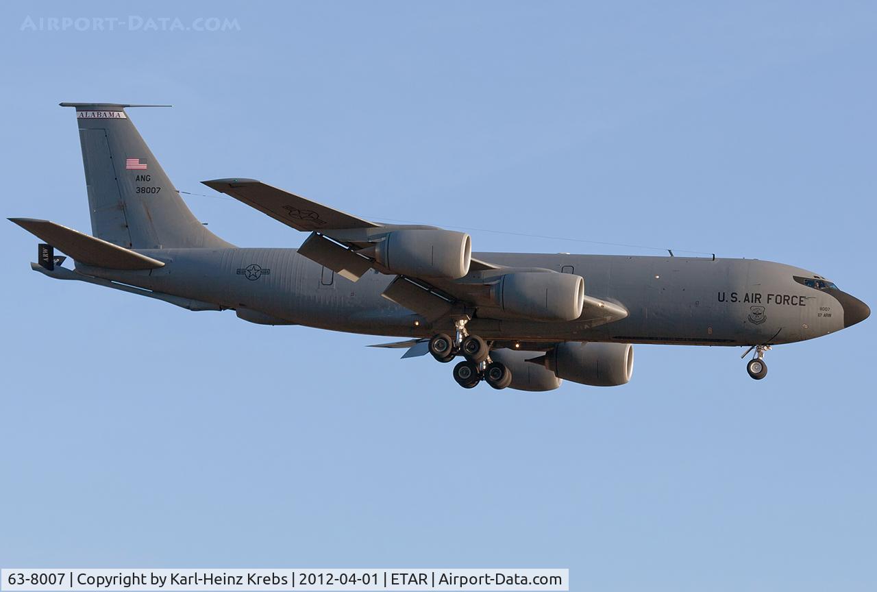 63-8007, 1963 Boeing KC-135R Stratotanker C/N 18624, on final RW 08