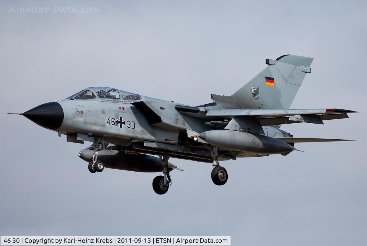 46 30, Panavia Tornado ECR C/N 837/GS263/4330, on final RW 27