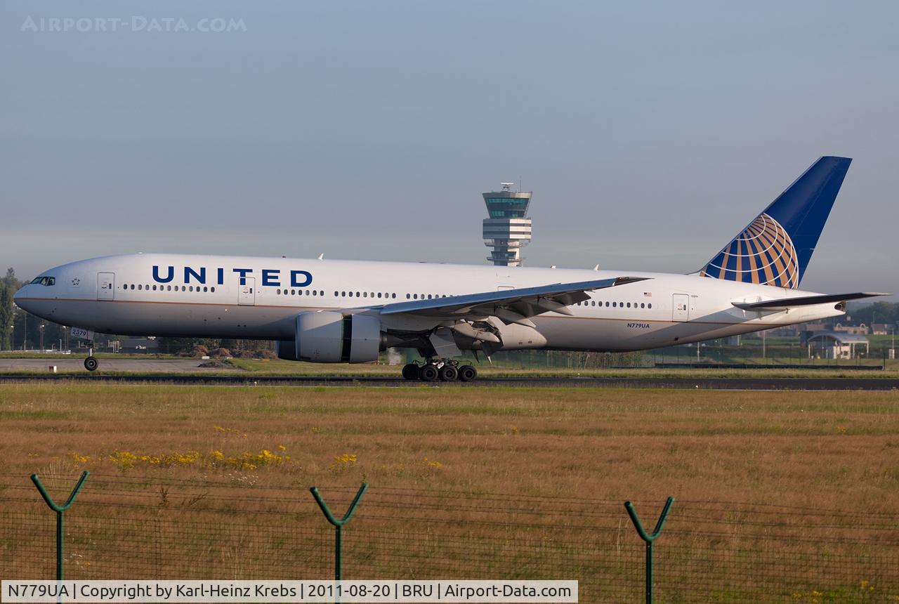 N779UA, 1996 Boeing 777-222 C/N 26941, United Airlines
