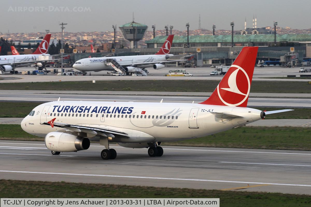 TC-JLY, 2011 Airbus A319-132 C/N 4774, Take off