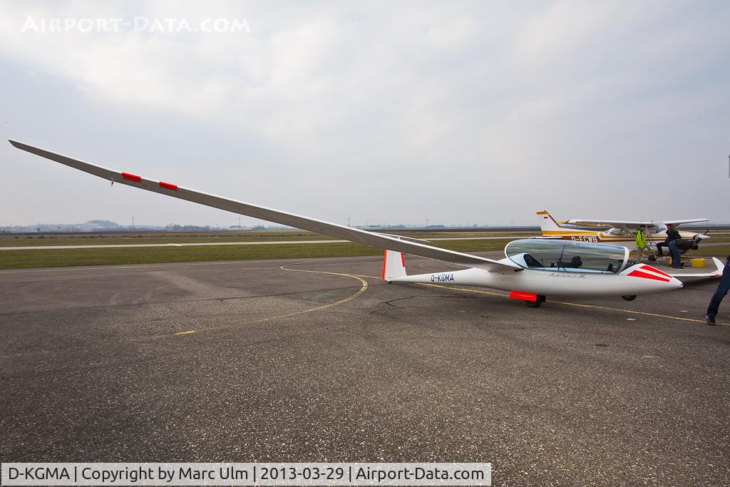 D-KGMA, 2013 Schempp-Hirth Arcus M C/N 44, Brand new! Only 2 flights yet. After arrival from a 4 hours flight with temperatures around -10 degrees celsius