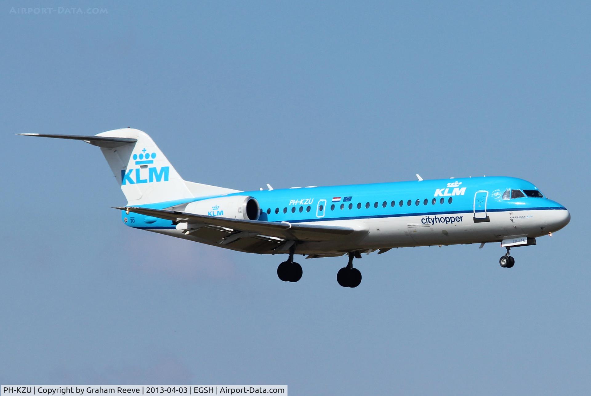 PH-KZU, 1995 Fokker 70 (F-28-0070) C/N 11543, About to touch down on runway 09.