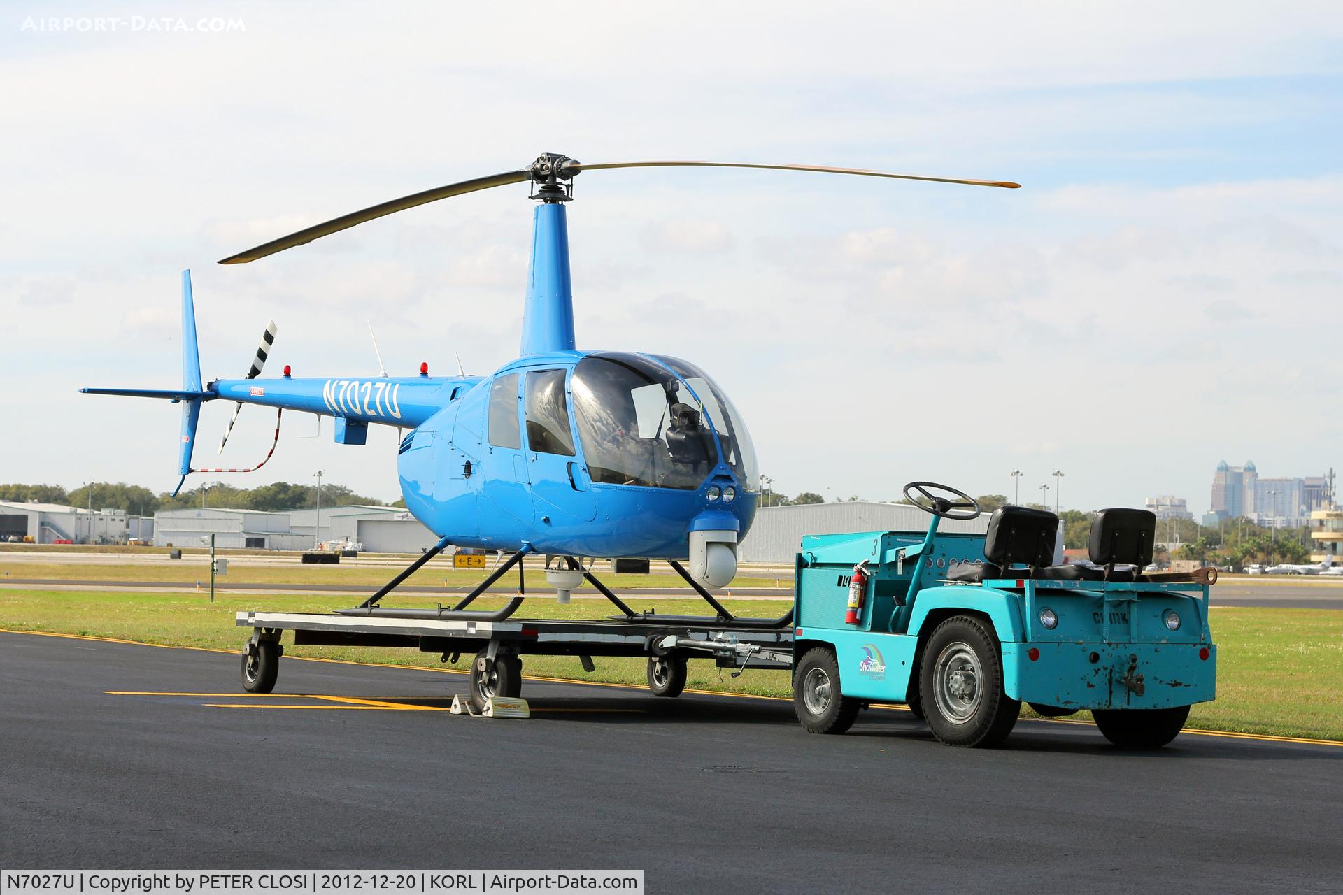 N7027U, 1998 Robinson R44 C/N 0514, Sky13 on the dolly, awaiting breaking news.