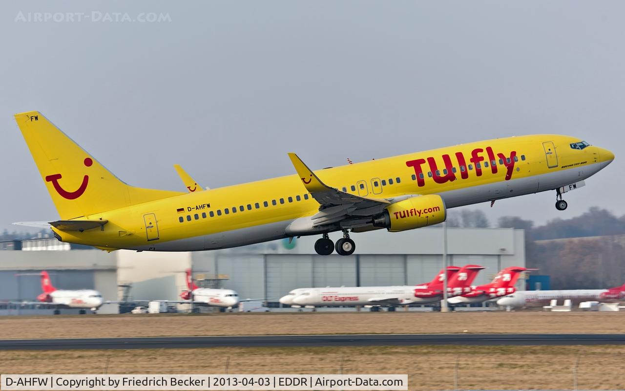 D-AHFW, 2001 Boeing 737-8K5 C/N 30882, departure to HAM via RW09