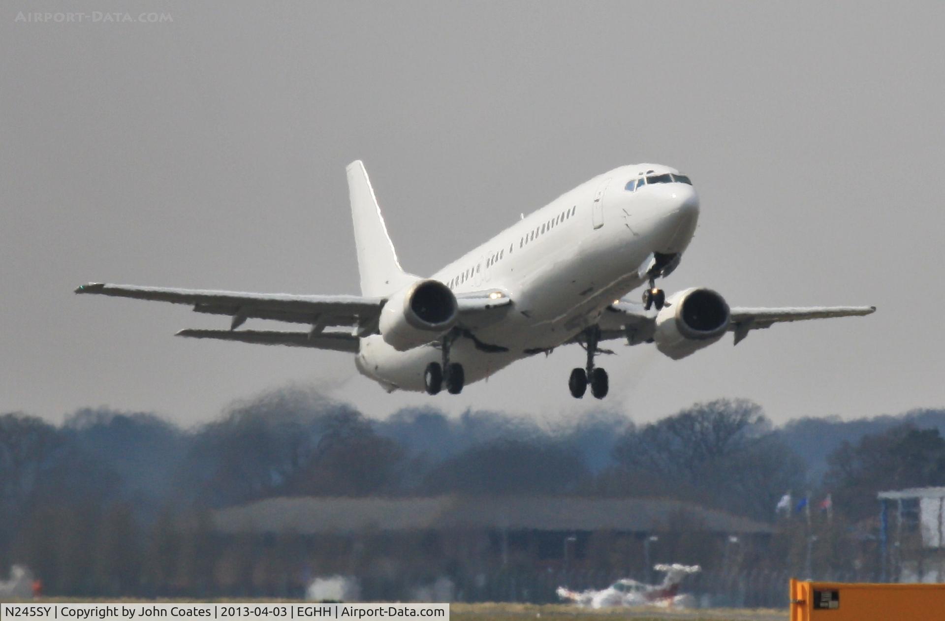 N245SY, 1993 Boeing 737-476 C/N 24445, Departing through the haze after respray