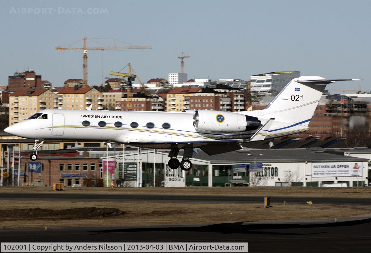 102001, 1987 Gulfstream Aerospace G-IV (Tp102C) C/N 1014, On final for runway 30.