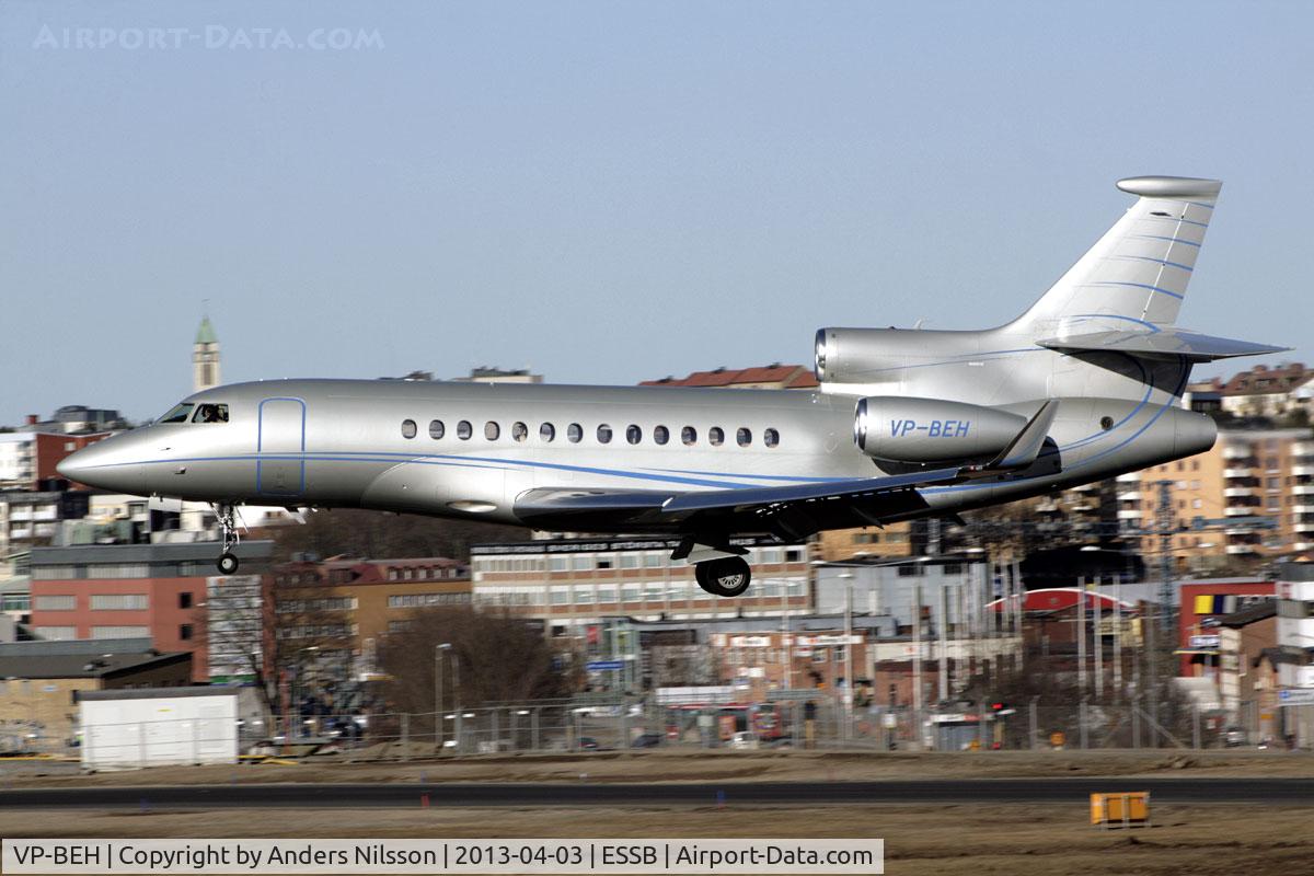 VP-BEH, 2008 Dassault Falcon 7X C/N 021, On final for runway 30.