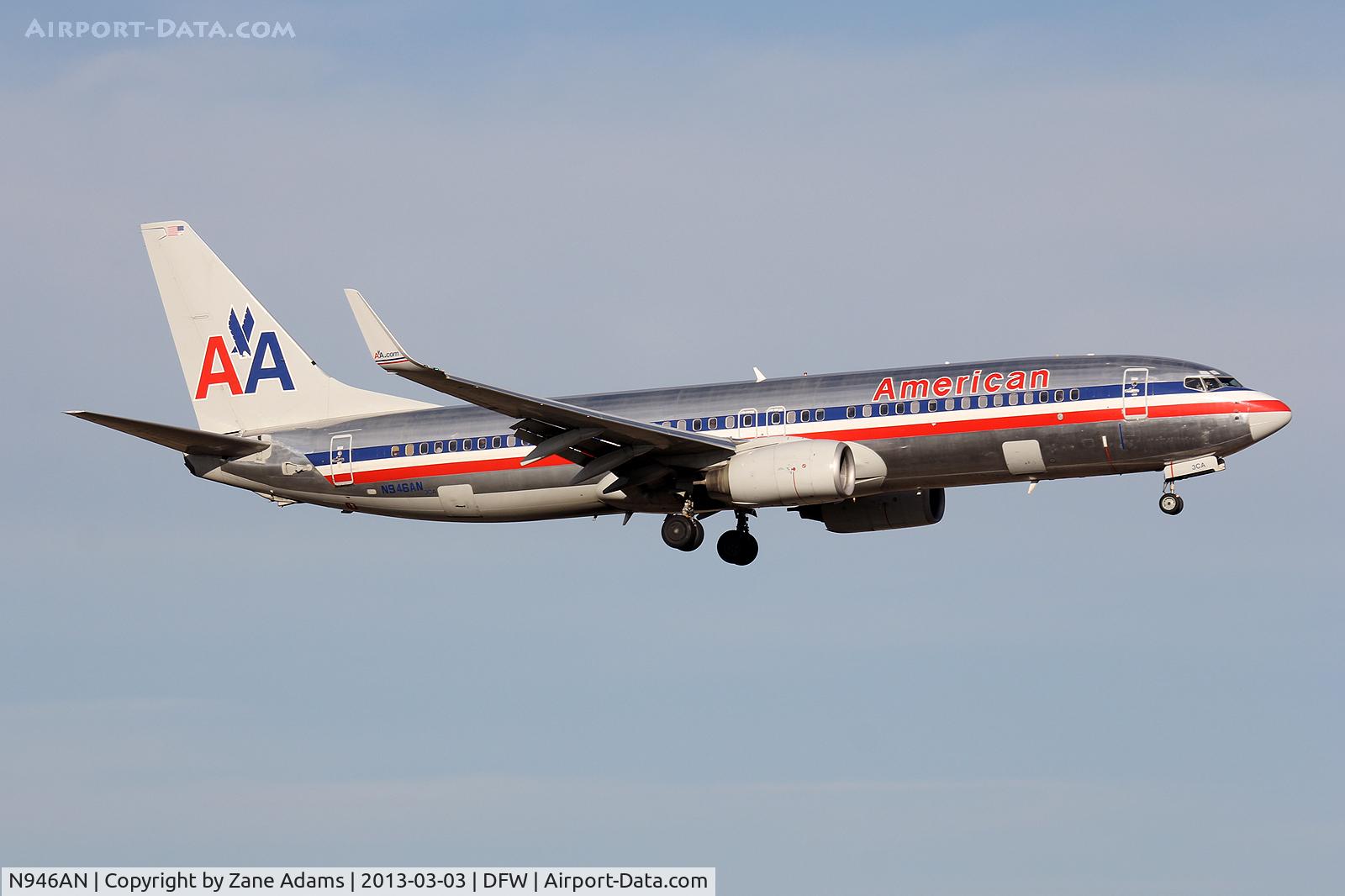 N946AN, 2000 Boeing 737-823 C/N 30600, American Airlines at DFW Airport