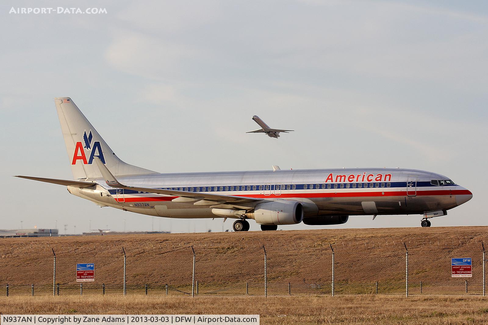 N937AN, 2000 Boeing 737-823 C/N 30082, American Airlines at DFW Airport