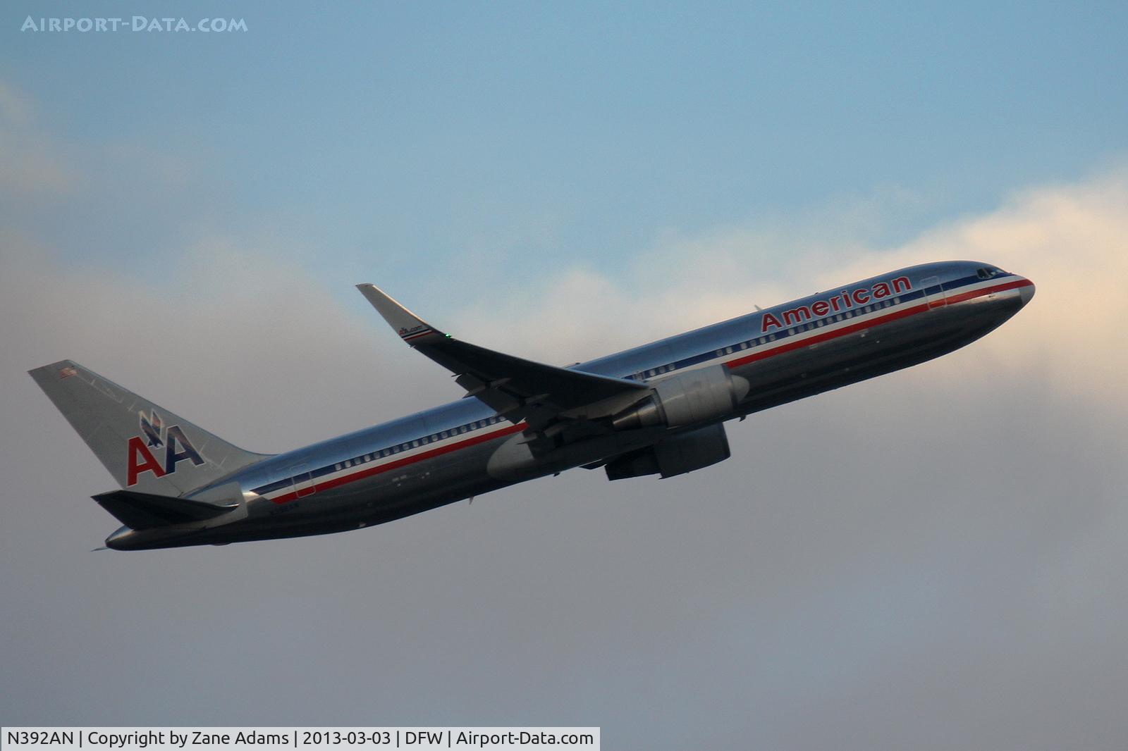 N392AN, 1998 Boeing 767-323 C/N 29429, American Airlines at DFW Airport