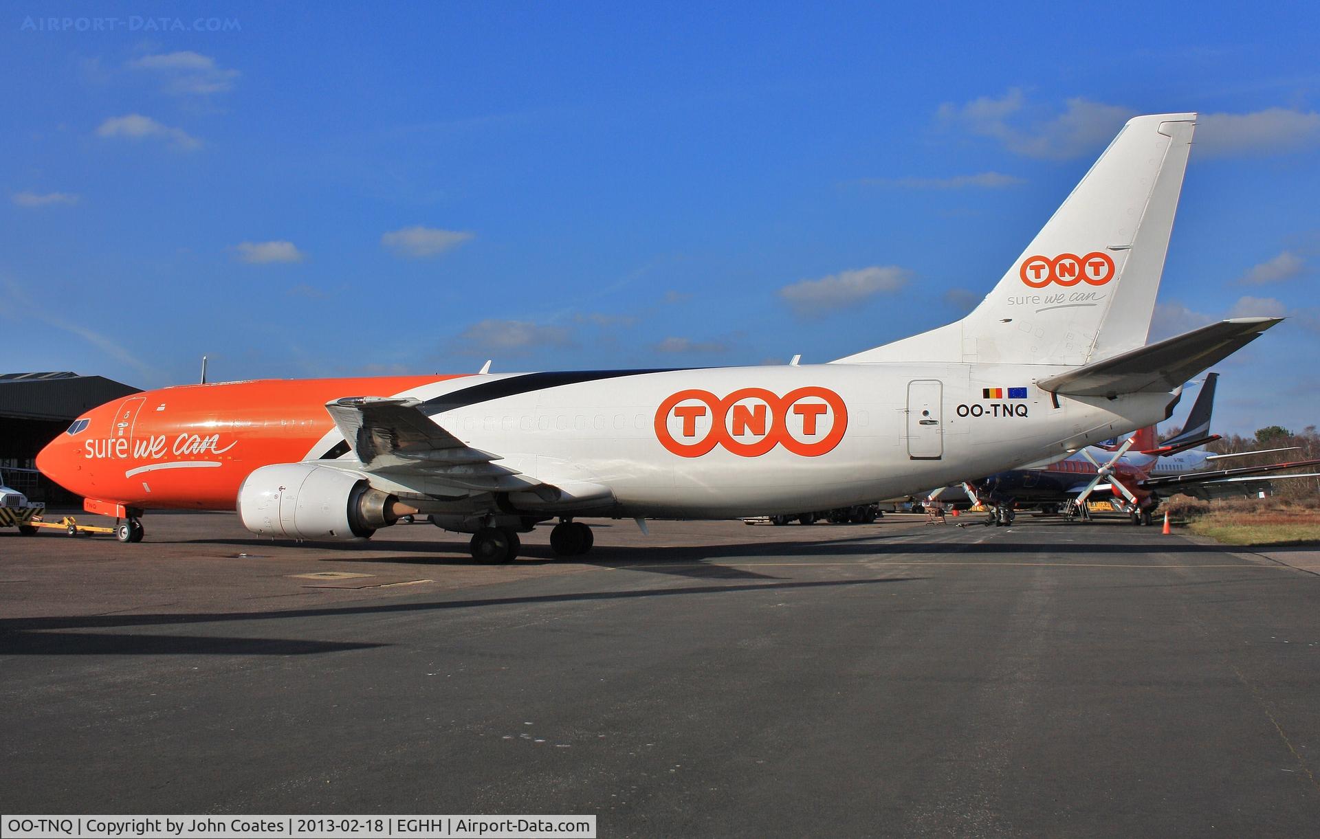 OO-TNQ, 1998 Boeing 737-4M0 C/N 29205, Being pushed back after service