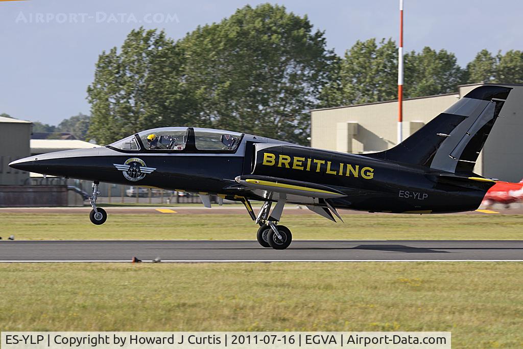 ES-YLP, Aero L-39 Albatros C/N 533620, Breitling Jet Team, coded 7. RIAT 2011.