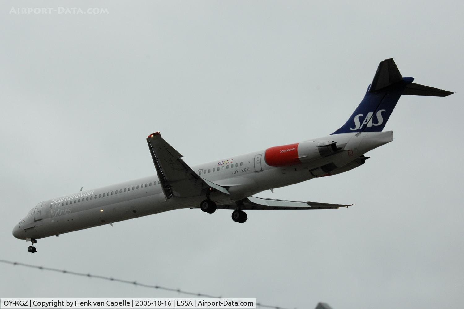 OY-KGZ, 1985 McDonnell Douglas MD-81 (DC-9-81) C/N 49381, Scandinavian Airlines MD-81 about to land at Stockholm Arlanda airport, Sweden.