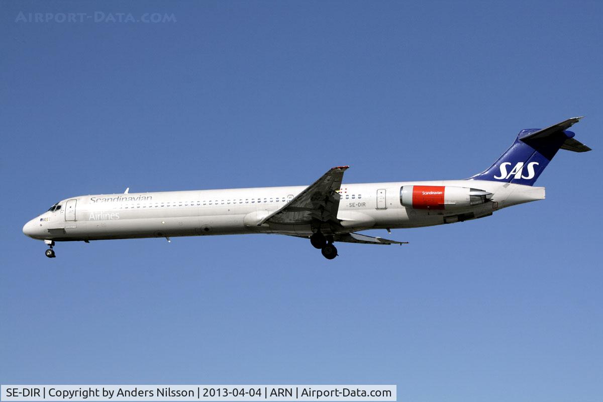 SE-DIR, 1991 McDonnell Douglas MD-82 (DC-9-82) C/N 53004, On final for runway 26.