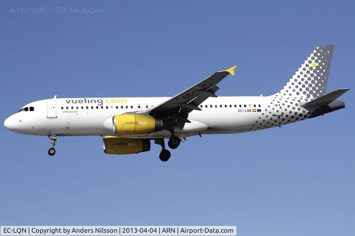 EC-LQN, 2004 Airbus A320-232 C/N 2168, On final for runway 26.