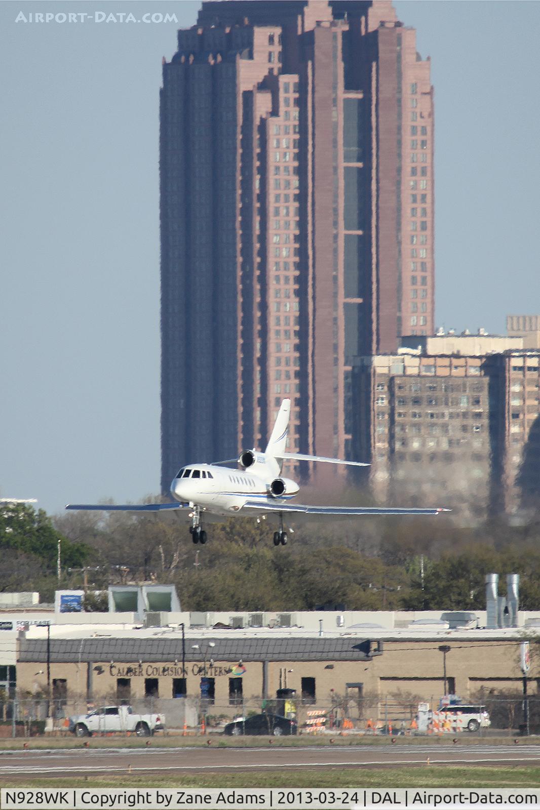 N928WK, 1999 Dassault Mystere Falcon 50 C/N 279, Landing at Dallas Love Field