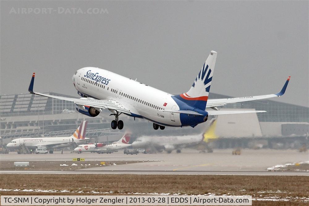 TC-SNM, 2005 Boeing 737-8BK C/N 33023, Take off on rwy 25 with destination Turkey....
