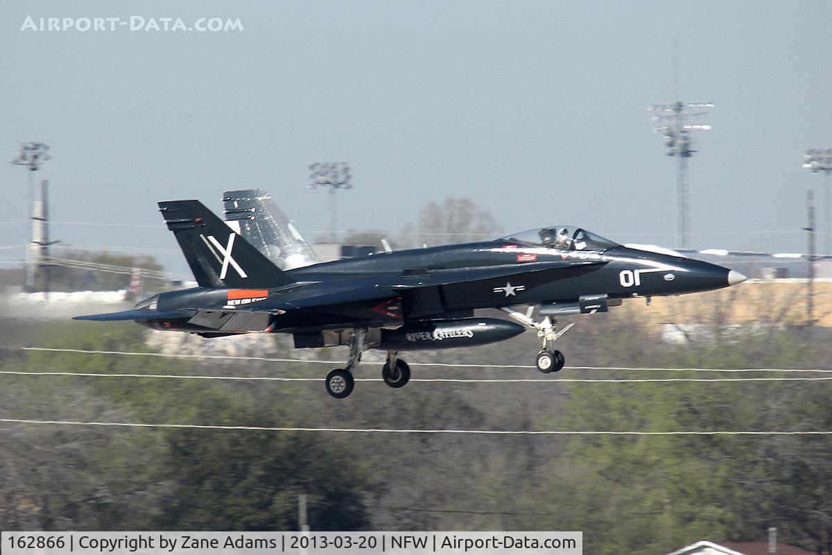 162866, McDonnell Douglas F/A-18A Hornet C/N 404/A336, US Navy F/A-18 landing at NAS Fort Worth