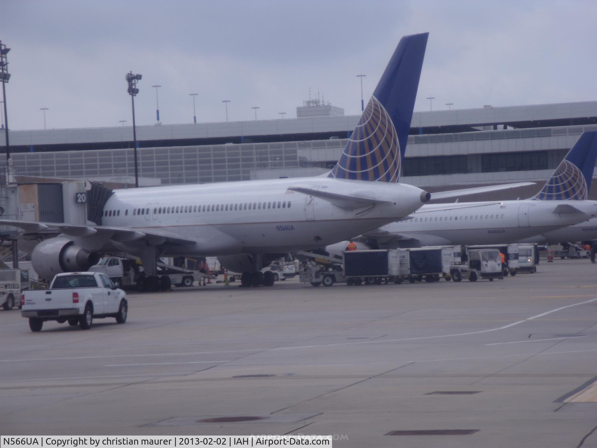 N566UA, 1992 Boeing 757-222 C/N 26670, 757-222