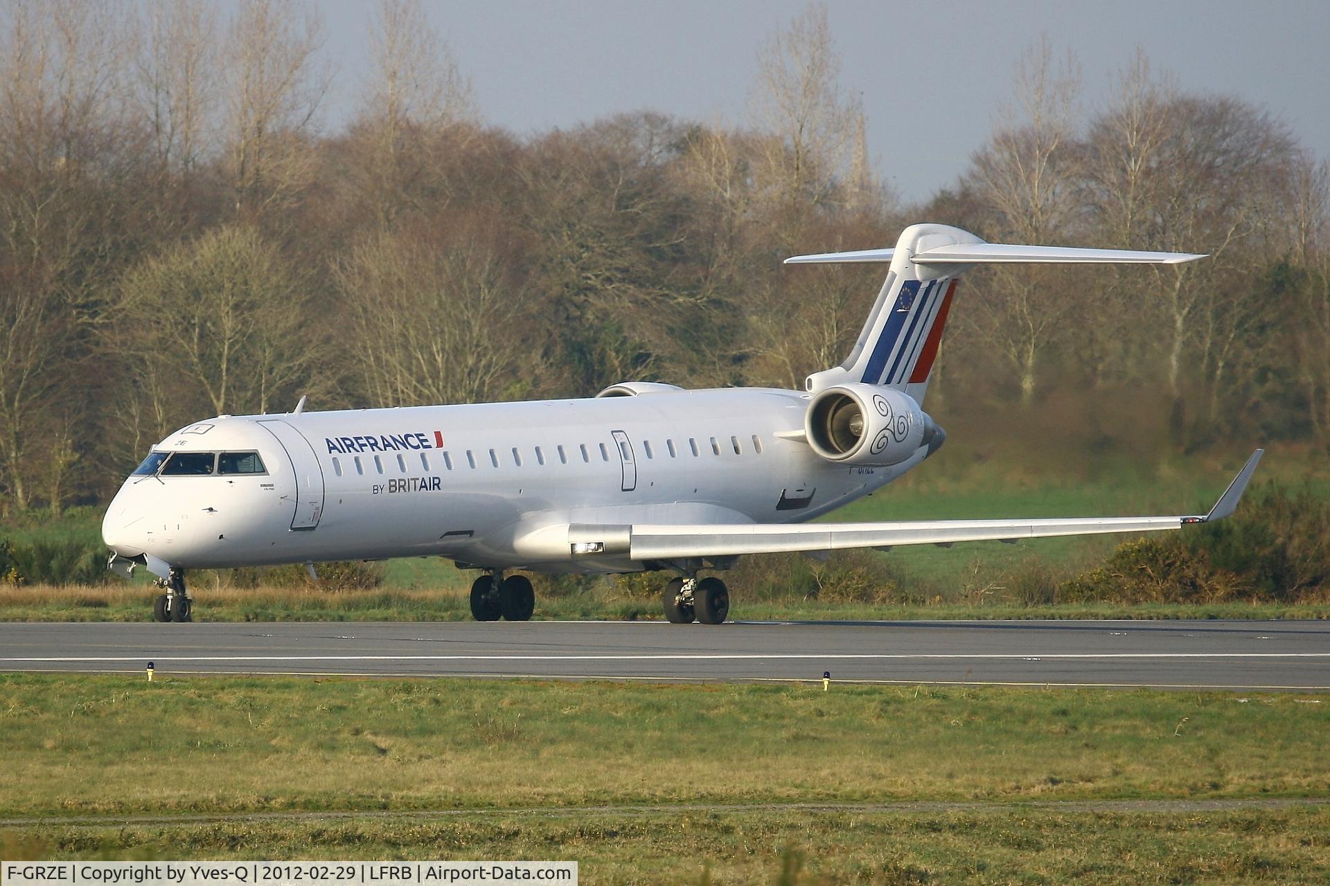 F-GRZE, 2001 Canadair CRJ-702 (CL-600-2C10) Regional Jet C/N 10032, Canadair Regional Jet CRJ702, Take off run rwy 25L, Brest-Bretagne Airport (LFRB-BES)