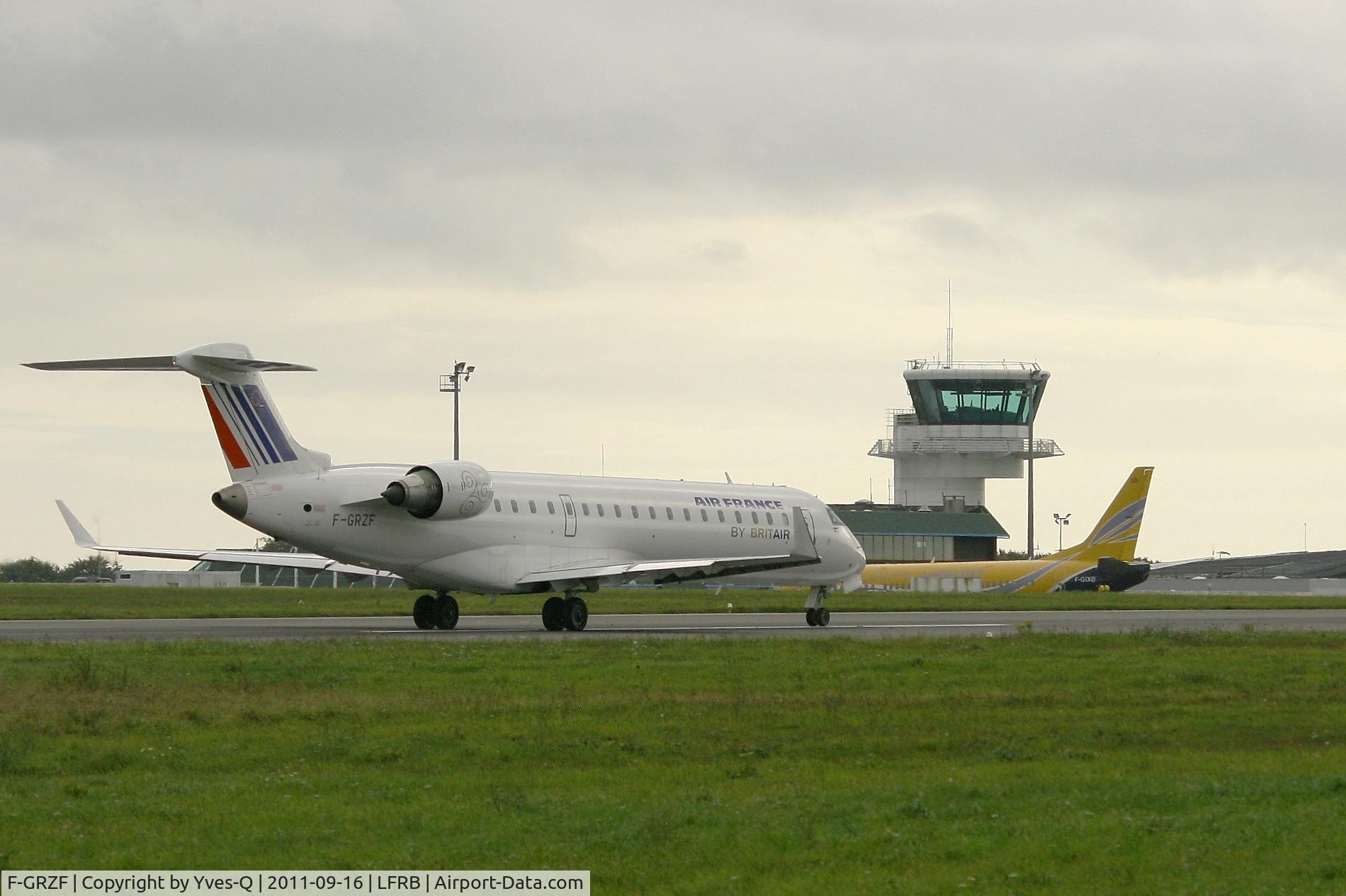 F-GRZF, 2002 Canadair CRJ-700 (CL-600-2C10) Regional Jet C/N 10036, Canadair Regional Jet CRJ700, Take off run rwy 25L, Brest-Bretagne Airport (LFRB-BES)