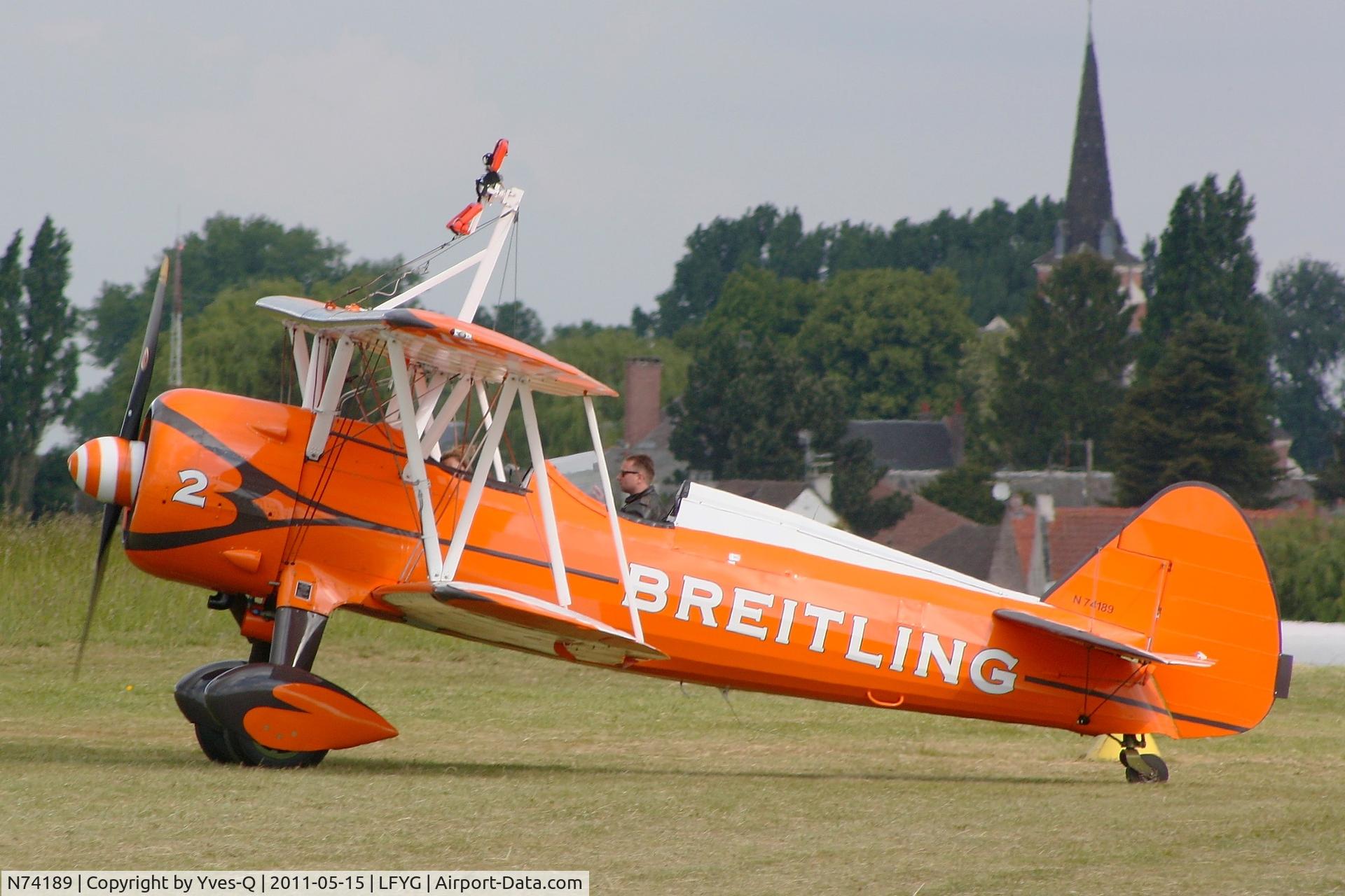 N74189, 1941 Boeing PT-17/R985 Kaydet (A75N1) C/N 75-717, Boing Stearman PT-17, Taxiing to holding point, Cambrai-Niergnies Airfield (LFYG) Open day 2011