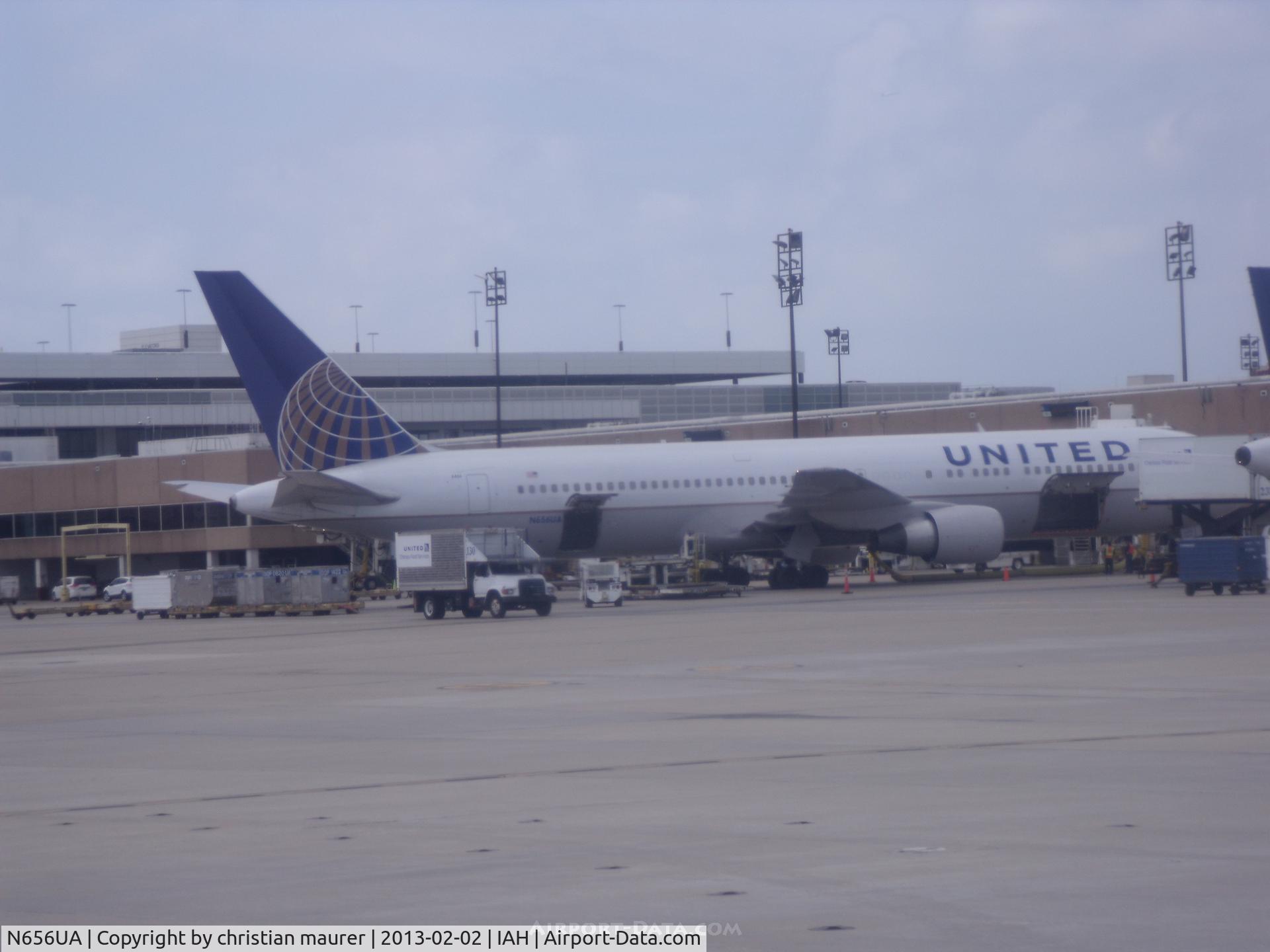 N656UA, 1992 Boeing 767-322 C/N 25394, boeing 767