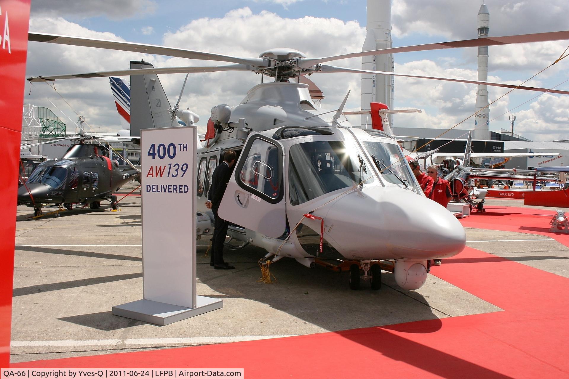 QA-66, 2011 AgustaWestland AW-139 C/N 31355, Agusta Westland AW 139 (cn 31355), Paris Le Bourget (LFPB-LBG). The 400th unit exposed here is for the army of Quatar