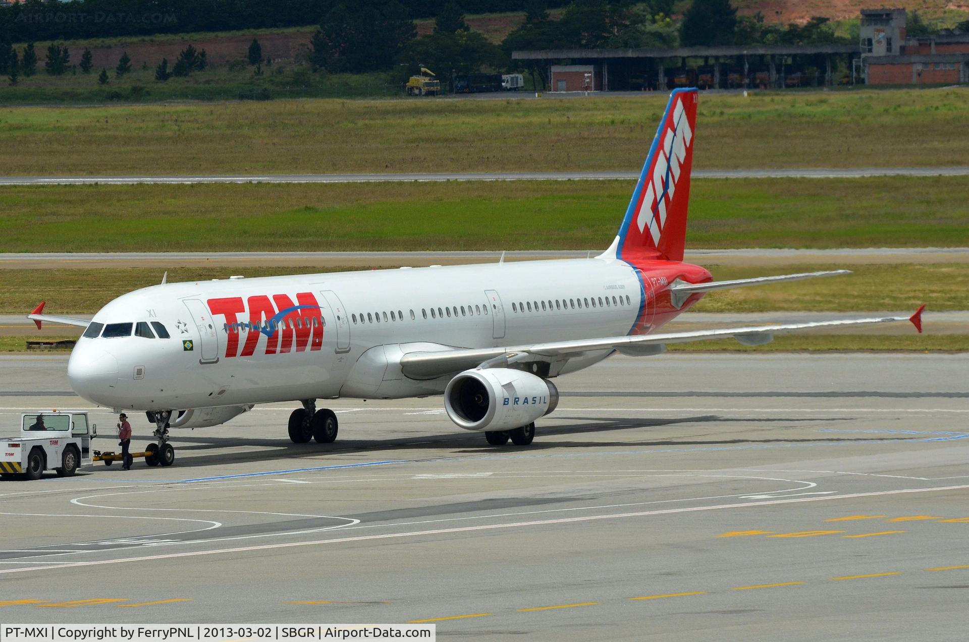 PT-MXI, 2011 Airbus A321-231 C/N 4662, TAM A321 ready to be pushed-back