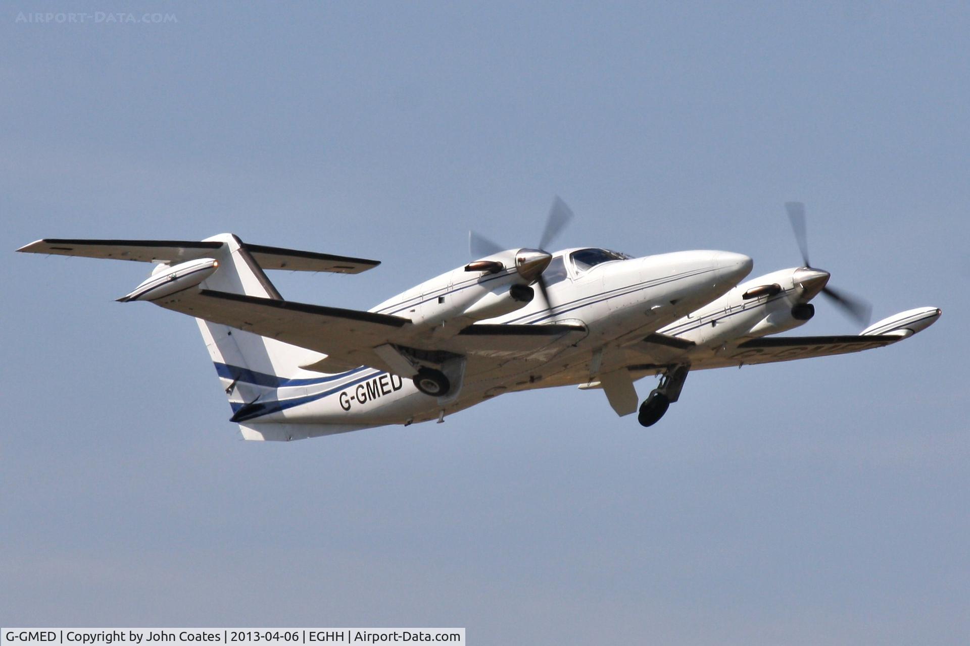 G-GMED, 1990 Piper PA-42-720 Cheyenne III C/N 42-5501050, Departing after short visit