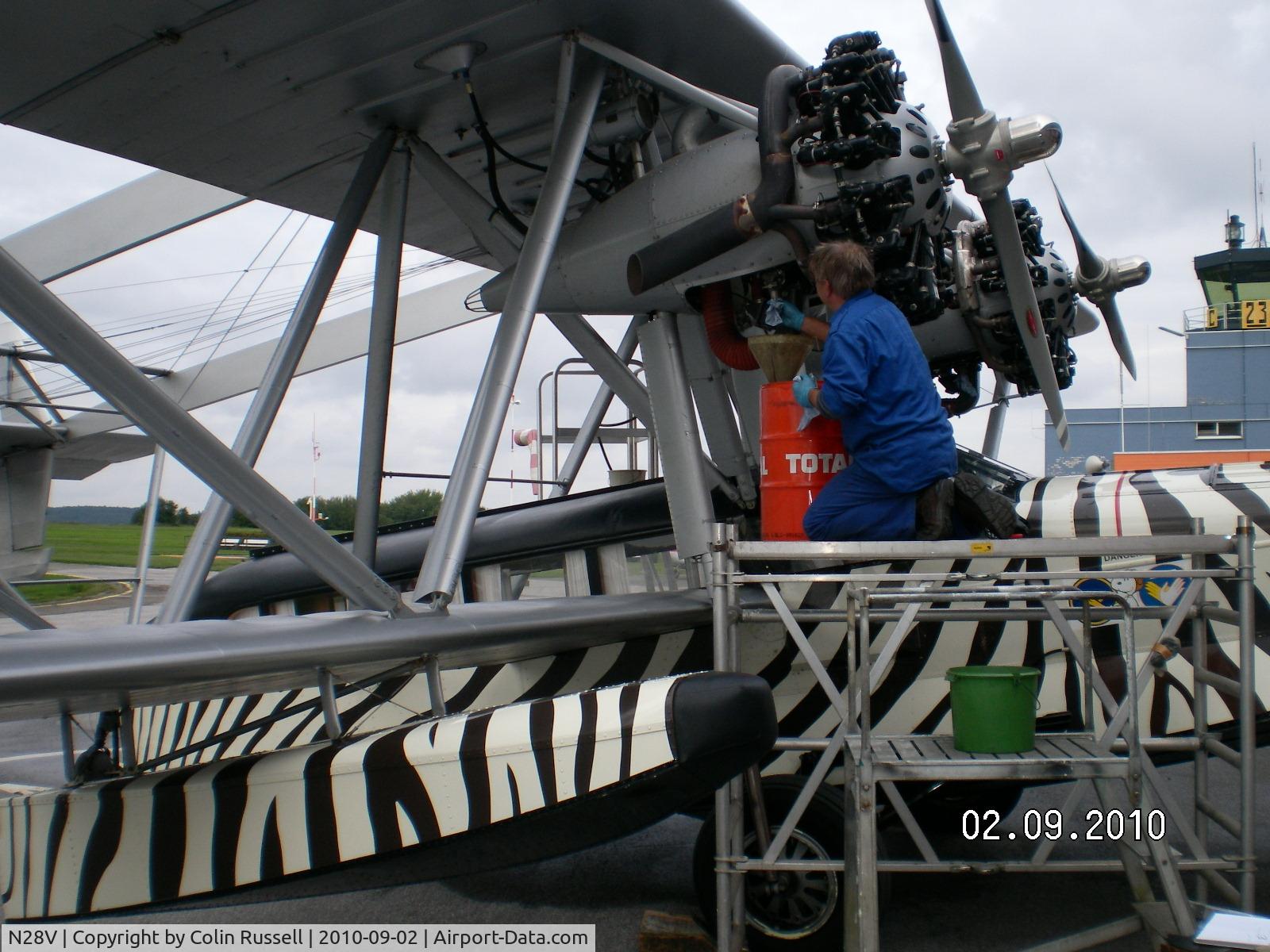 N28V, 2001 Sikorsky S-38B (Replica) C/N B414-20, Oil change, Arnsberg, Germany