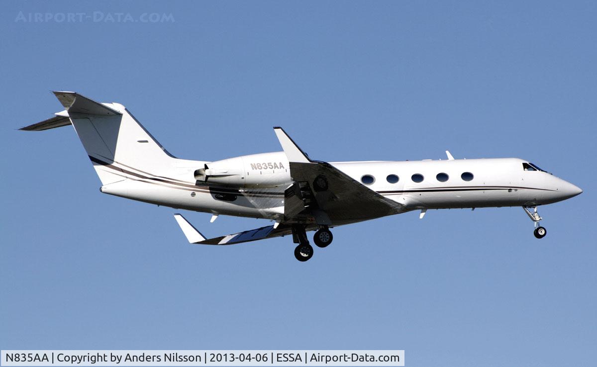 N835AA, 1988 Gulfstream G-IV C/N 1065, On final for runway 01L.