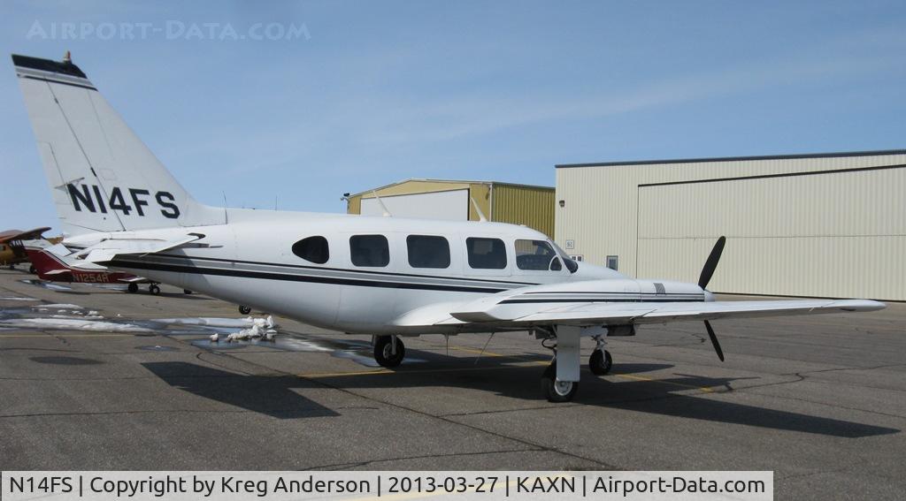 N14FS, 1970 Piper PA-31-310 Navajo C/N 31-680, Piper PA-31-310 Navajo on the line.