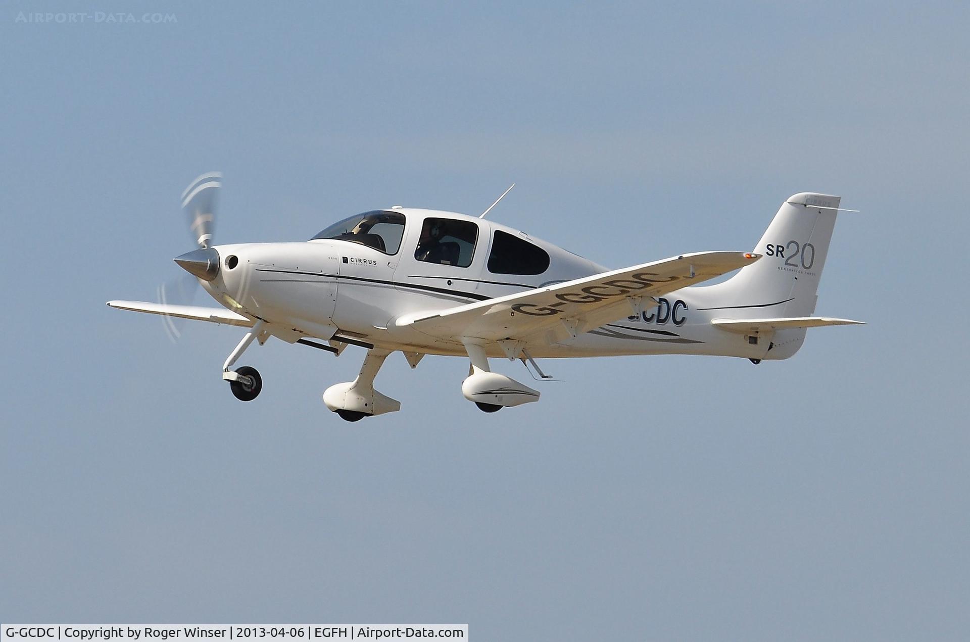 G-GCDC, 2008 Cirrus SR20 G3 C/N 2008, Visiting Cirrus SR20.