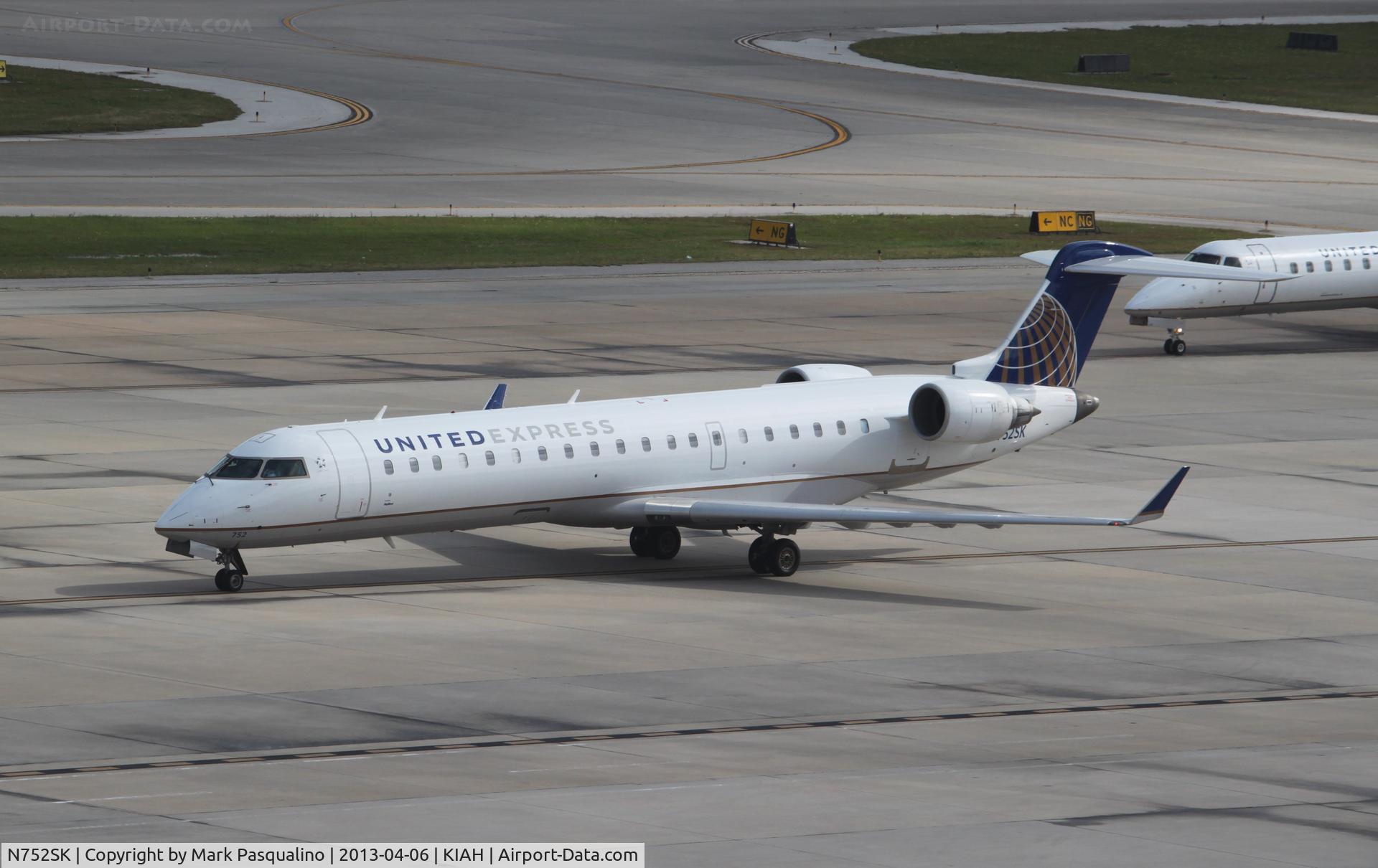 N752SK, 2005 Bombardier CRJ-701ER (CL-600-2C10) Regional Jet C/N 10209, CL-600-2C10