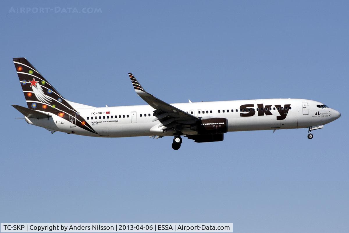 TC-SKP, 2009 Boeing 737-94X/ER C/N 36087, On final for runway 01L.