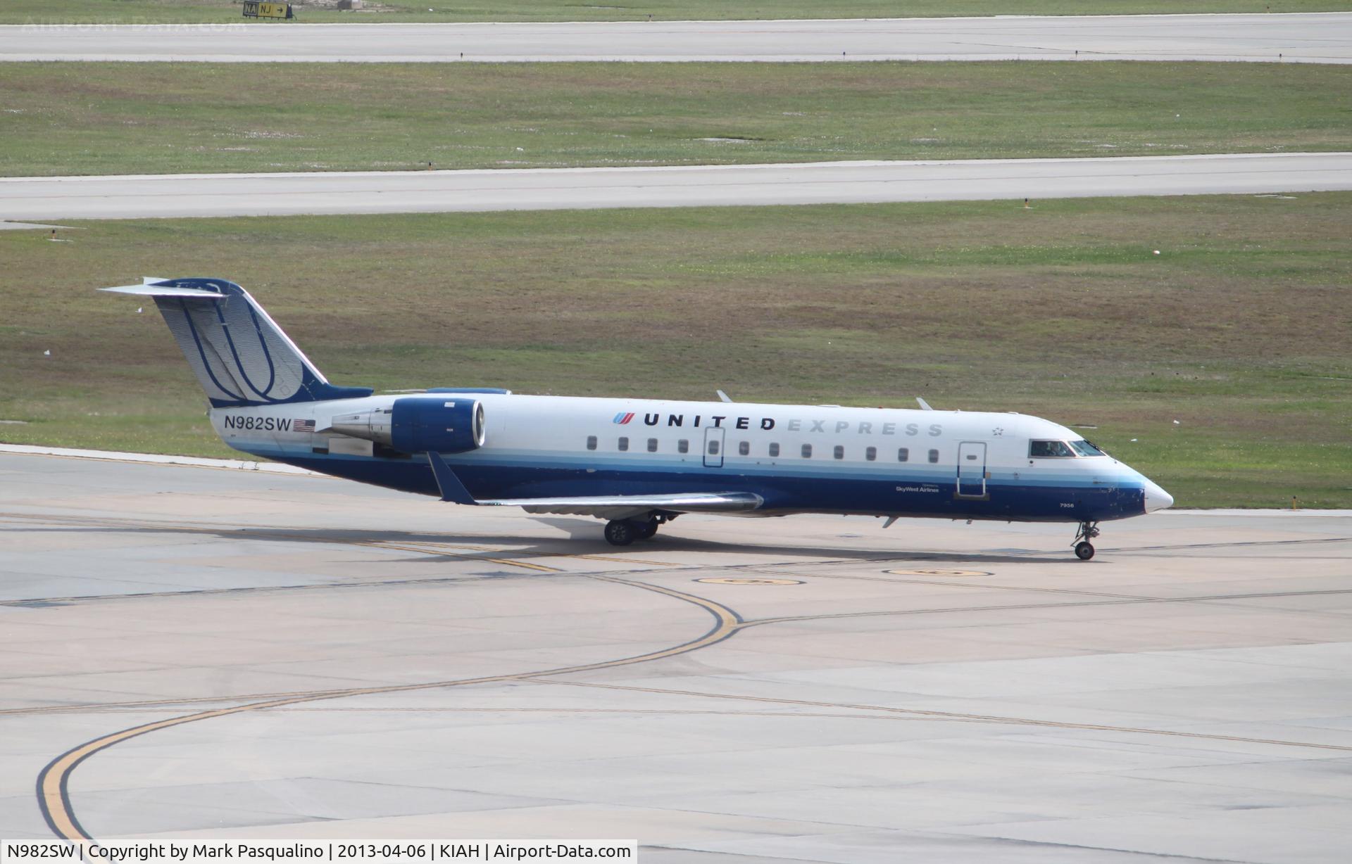 N982SW, 2004 Bombardier CRJ-200 (CL-600-2B19) C/N 7956, CL-600-2B19
