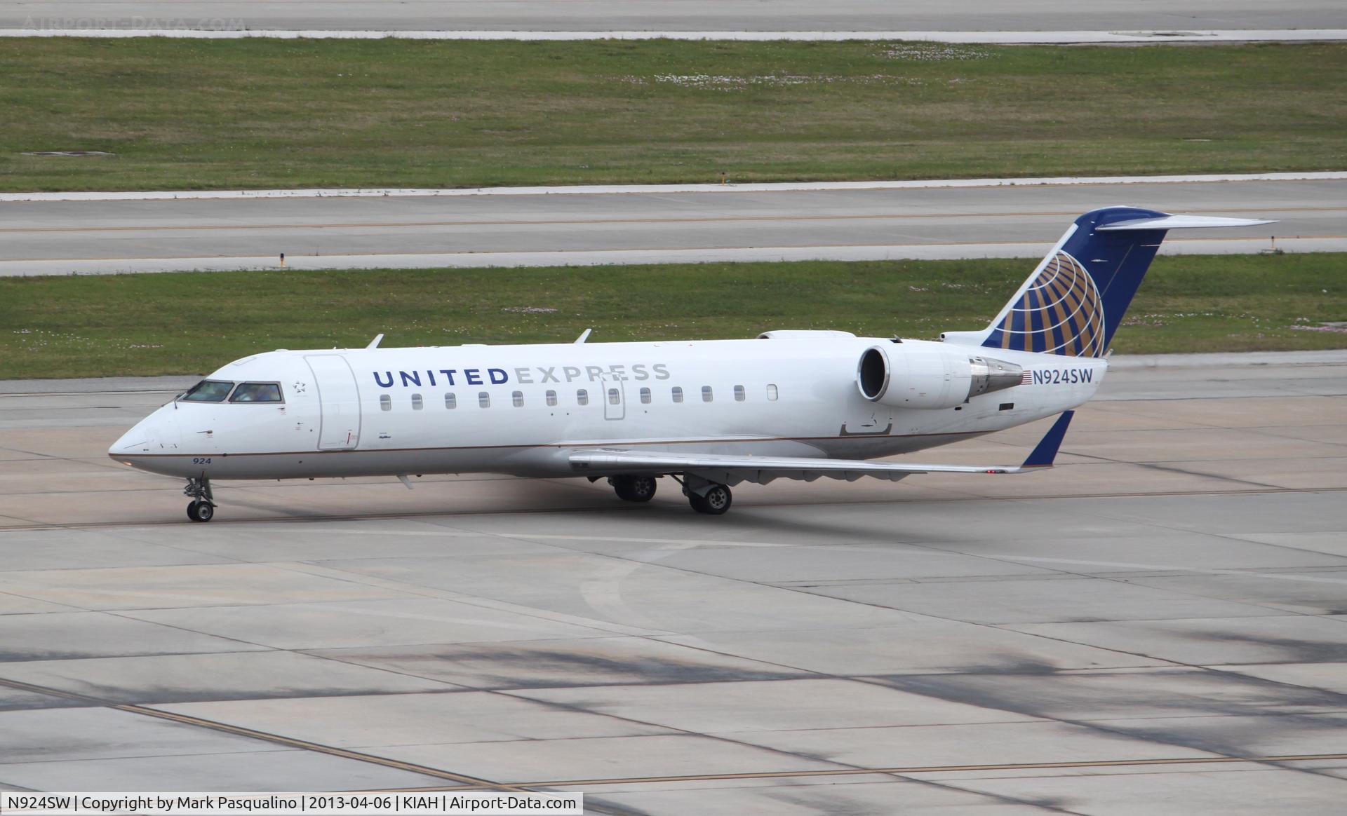 N924SW, 2002 Bombardier CRJ-200LR (CL-600-2B19) C/N 7681, CL-600-2B19