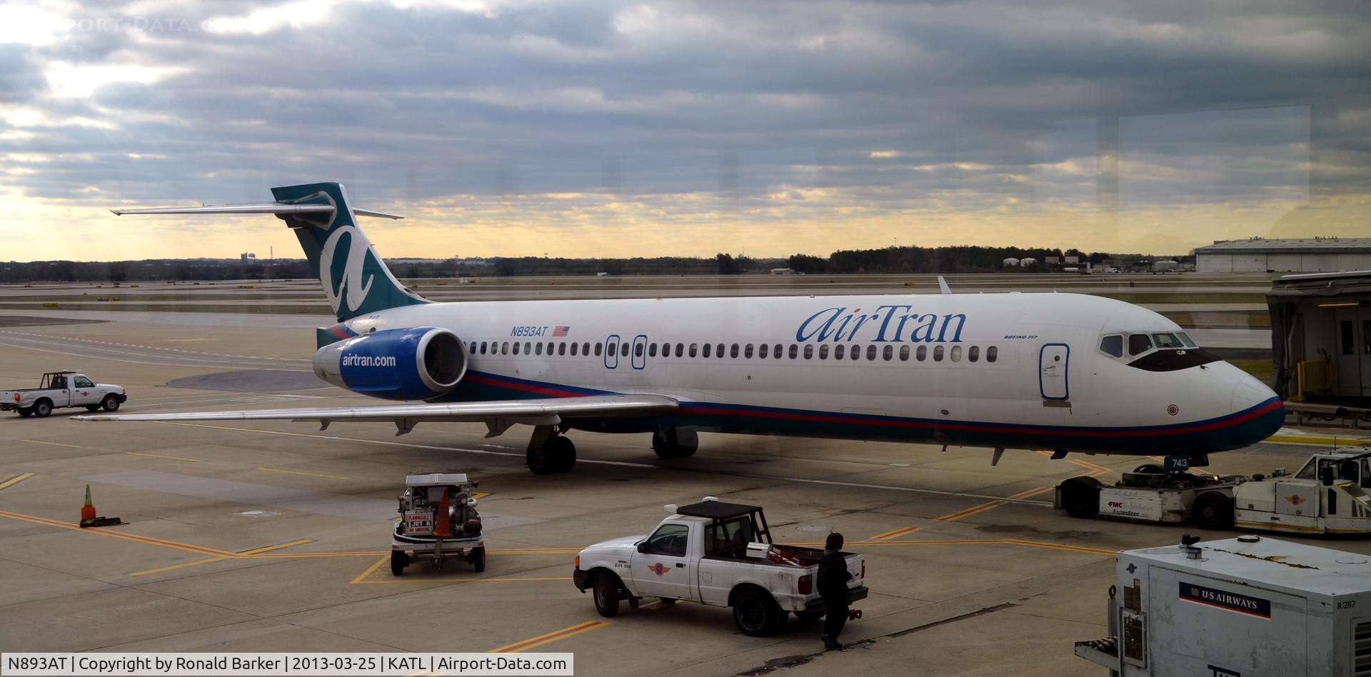 N893AT, 2004 Boeing 717-200 C/N 55045, Towed at the gate, Atlanta