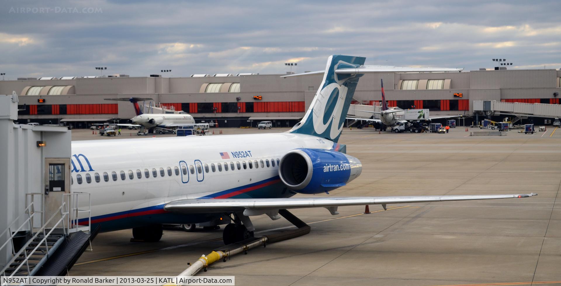 N952AT, 2000 Boeing 717-200 C/N 55014, Atlanta